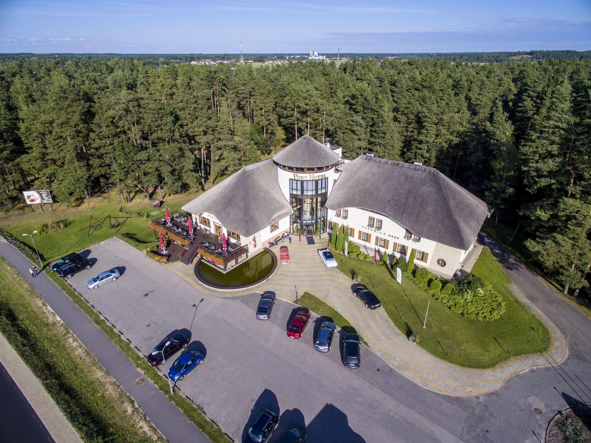 Port Hotel Ādaži Extérieur photo
